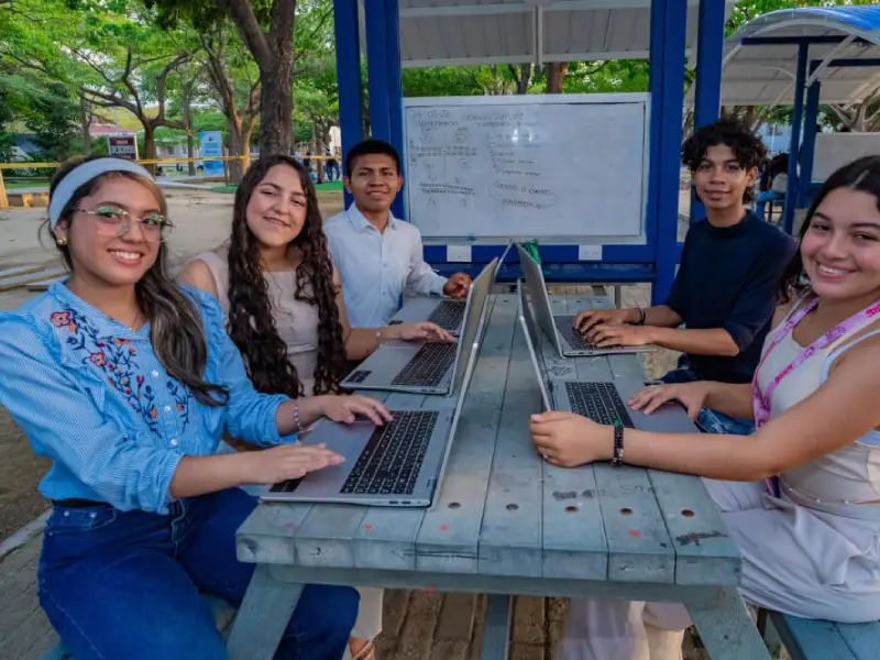 Parque de computadores portátiles compartidos para préstamo entre diferentes usuarios