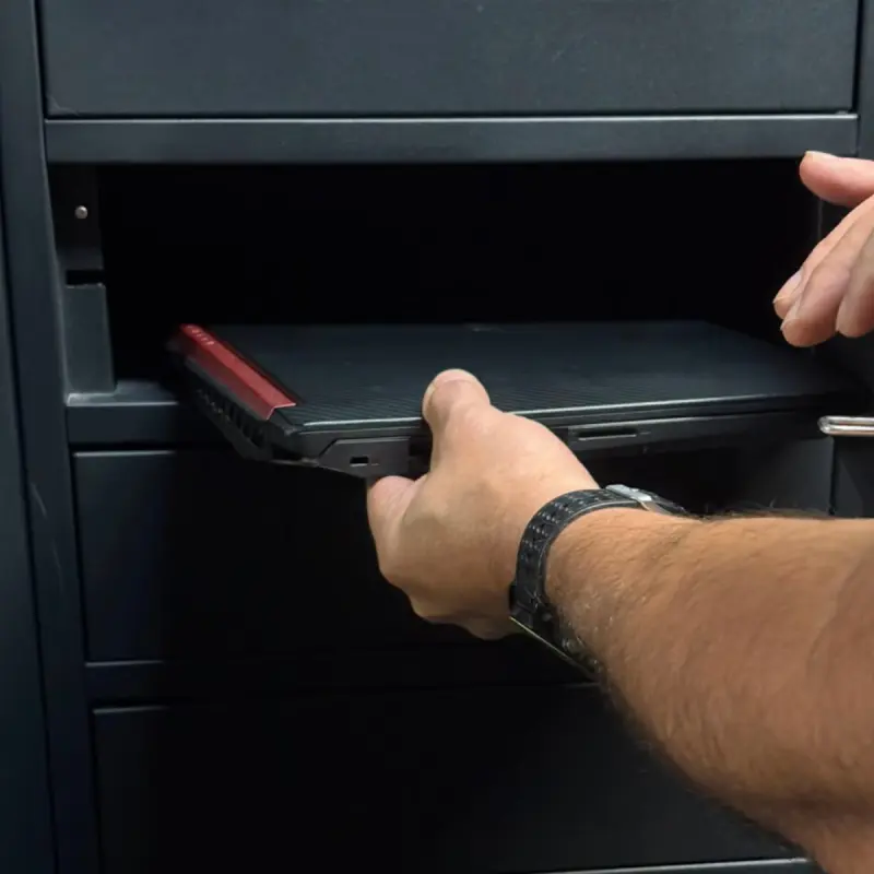 casilleros que permiten auto servicio de retiro de equipos computo